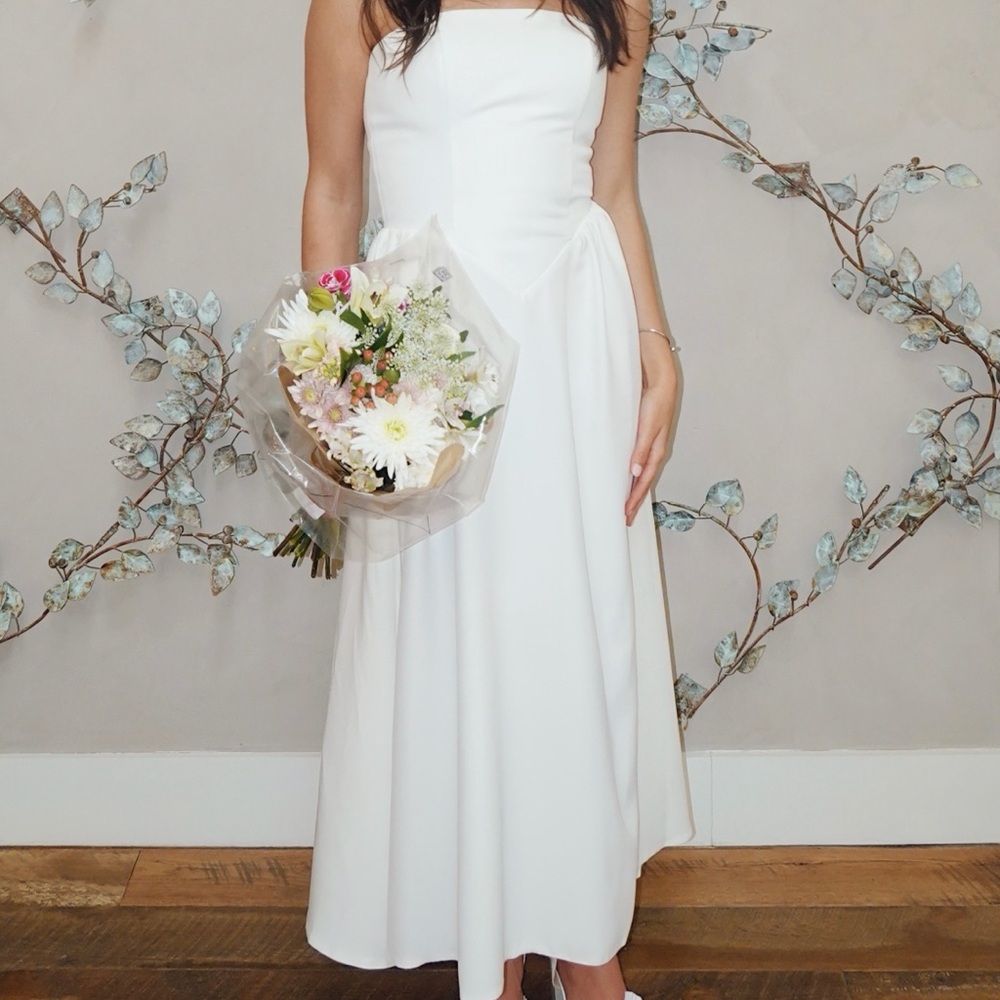 Elegant White Strapless Dress